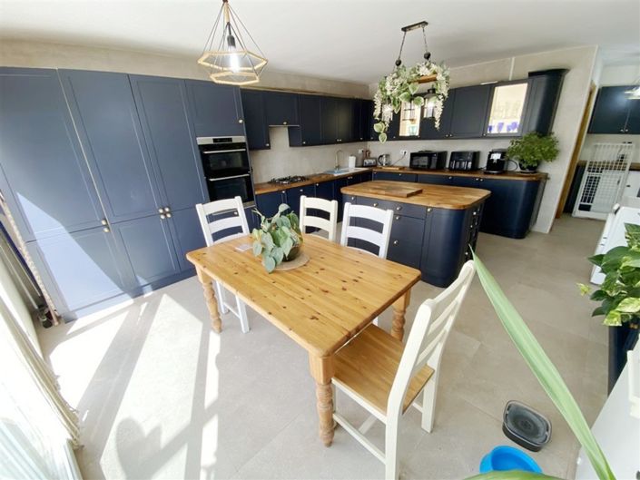 Image No.20-4 Bed Property for sale