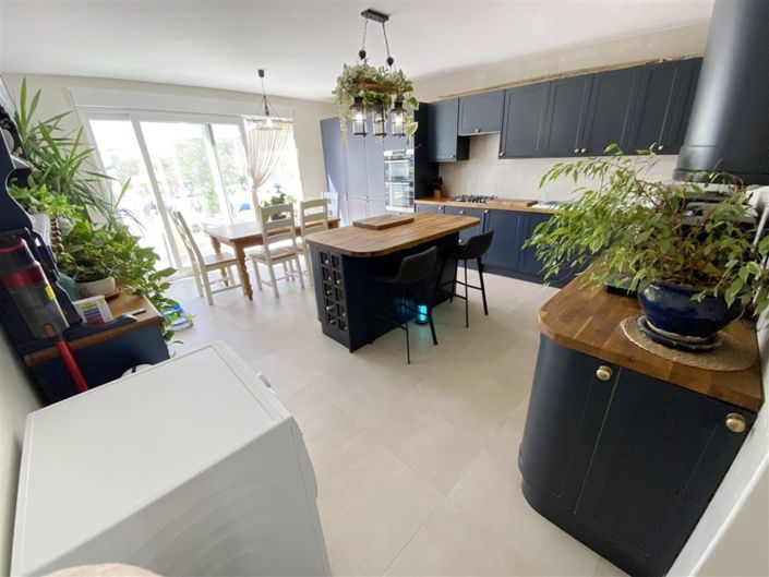 Image No.23-4 Bed Property for sale