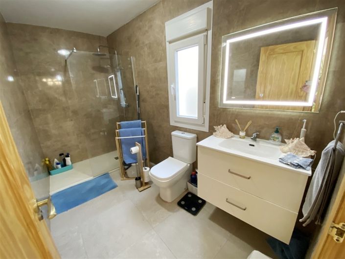 Image No.33-4 Bed Property for sale