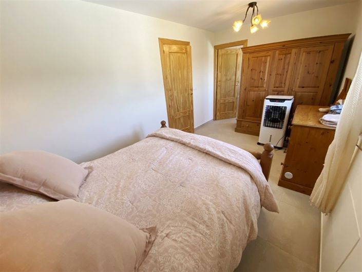 Image No.37-4 Bed Property for sale