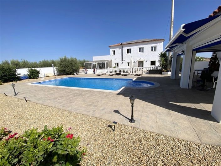 Image No.4-4 Bed Property for sale