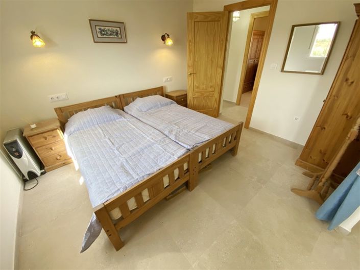 Image No.43-4 Bed Property for sale