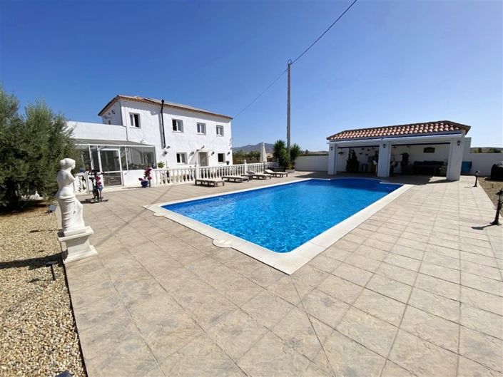 Image No.5-4 Bed Property for sale
