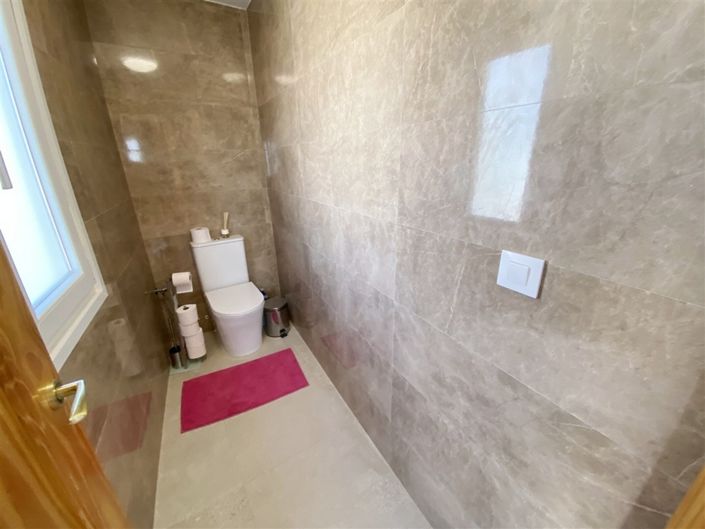 Image No.58-4 Bed Property for sale