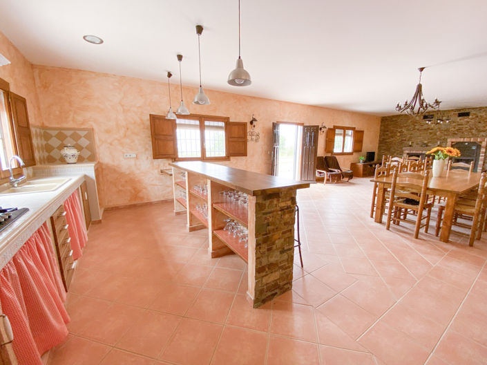 Image No.17-4 Bed Property for sale