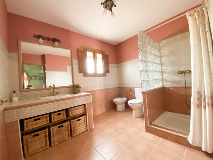 Image No.23-4 Bed Property for sale