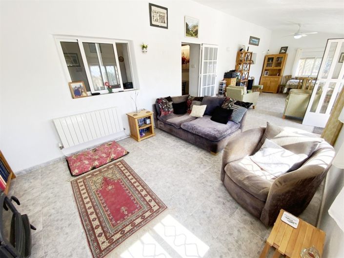 Image No.14-3 Bed Property for sale