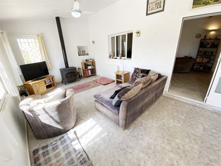 Image No.18-3 Bed Property for sale