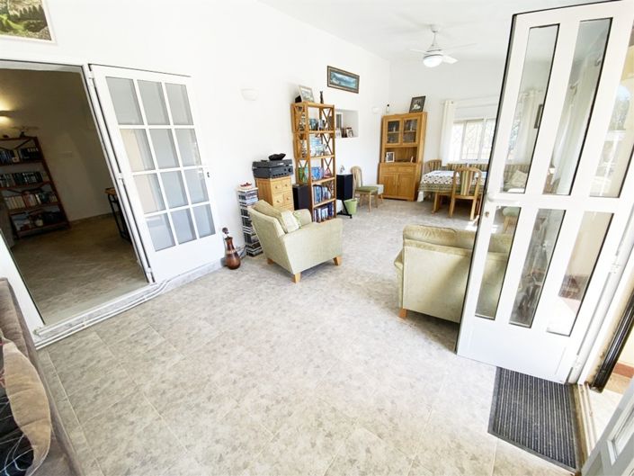 Image No.19-3 Bed Property for sale