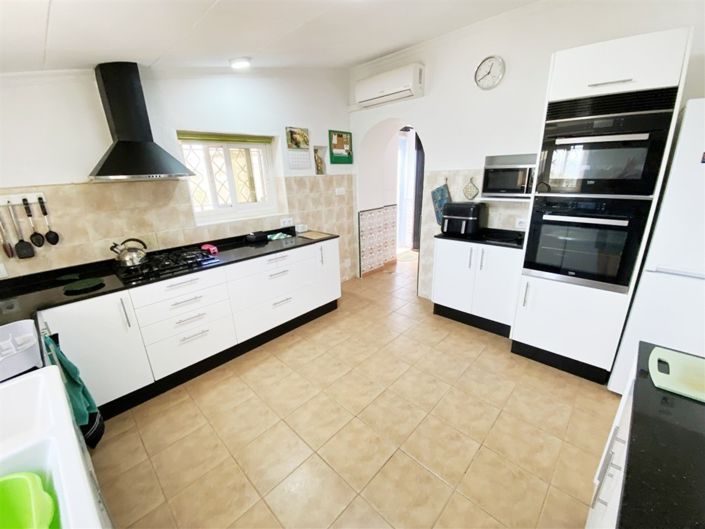Image No.22-3 Bed Property for sale