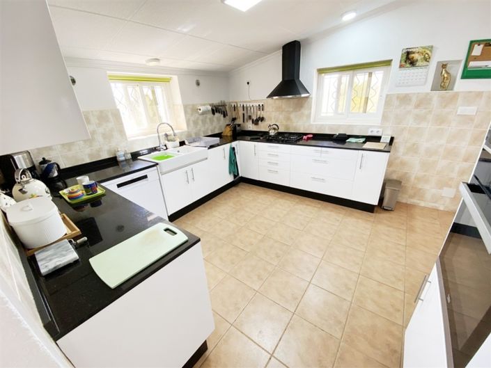 Image No.23-3 Bed Property for sale