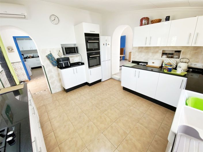 Image No.24-3 Bed Property for sale