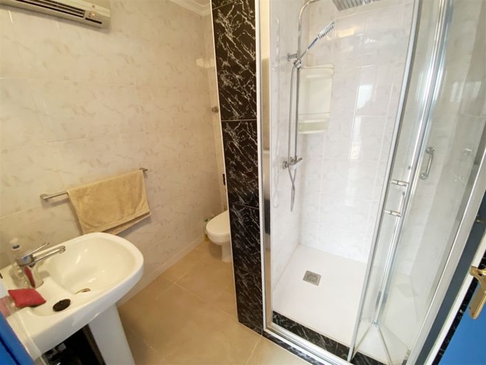 Image No.31-3 Bed Property for sale