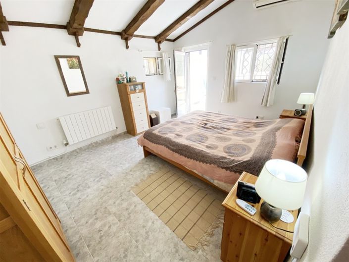 Image No.40-3 Bed Property for sale