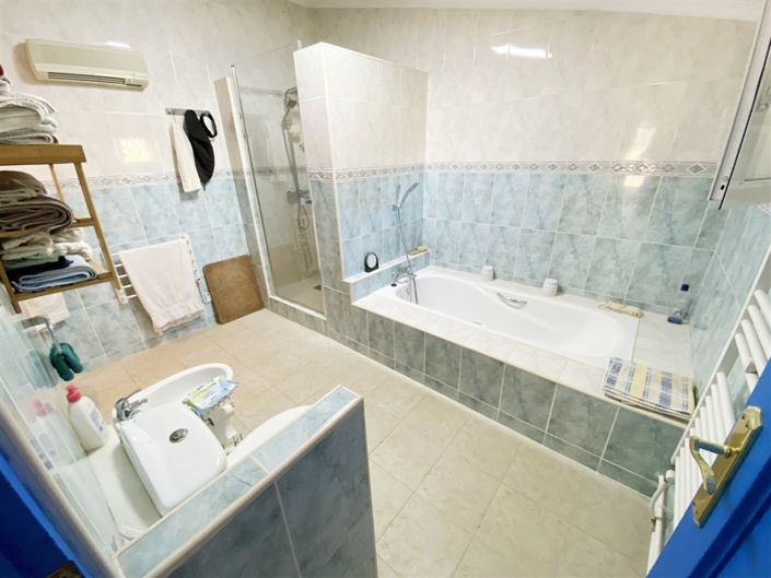 Image No.48-3 Bed Property for sale