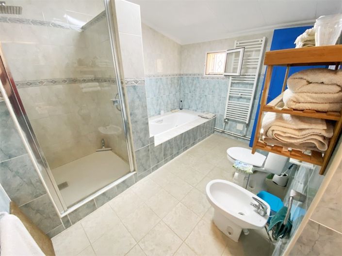 Image No.49-3 Bed Property for sale