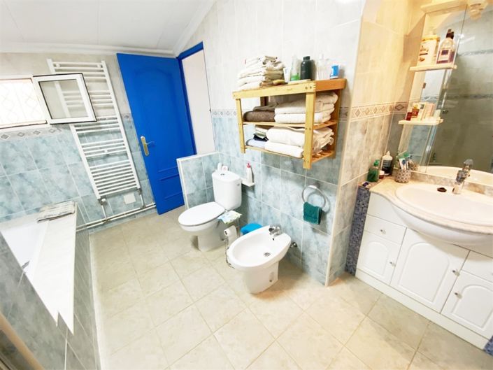 Image No.50-3 Bed Property for sale