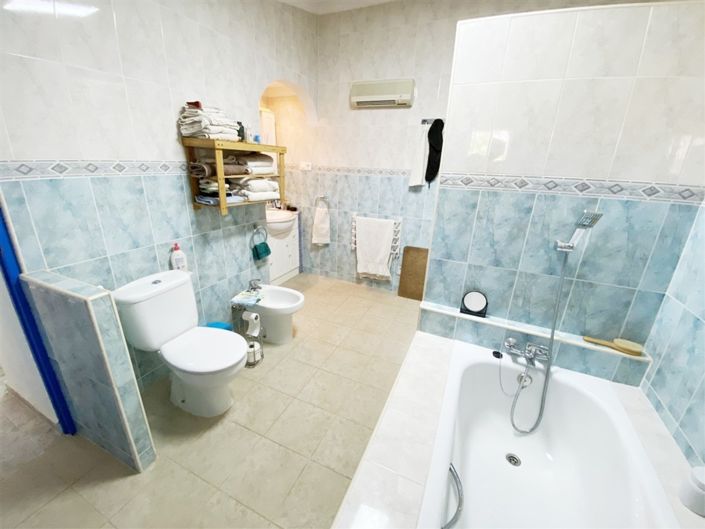 Image No.51-3 Bed Property for sale