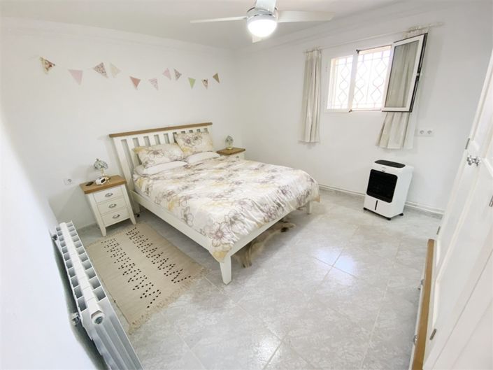 Image No.53-3 Bed Property for sale