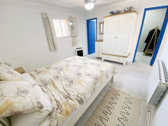 Image No.54-3 Bed Property for sale