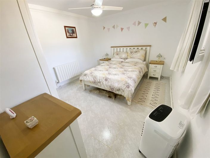 Image No.55-3 Bed Property for sale
