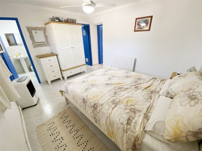 Image No.56-3 Bed Property for sale