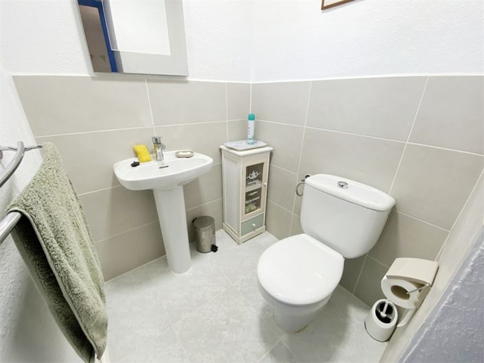 Image No.57-3 Bed Property for sale