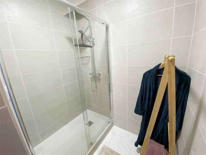 Image No.58-3 Bed Property for sale