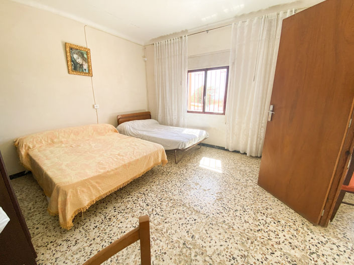 Image No.19-3 Bed Property for sale