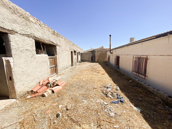 Image No.34-3 Bed Property for sale