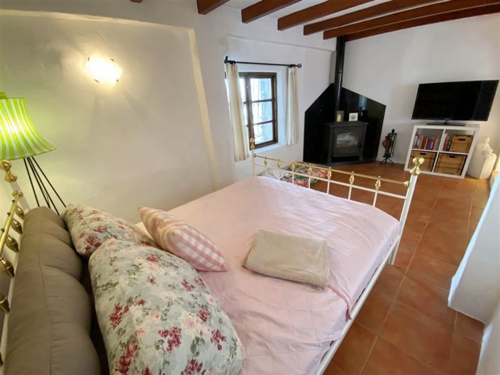 Image No.21-3 Bed Property for sale