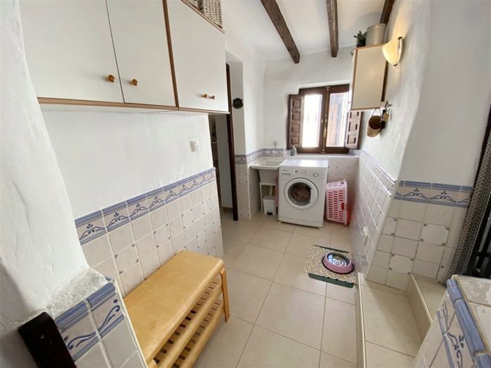 Image No.36-3 Bed Property for sale