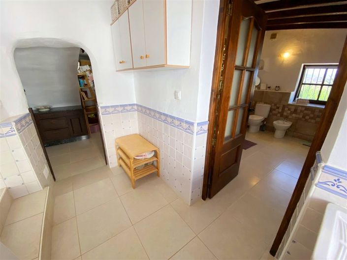 Image No.37-3 Bed Property for sale