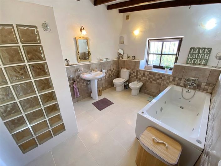 Image No.38-3 Bed Property for sale