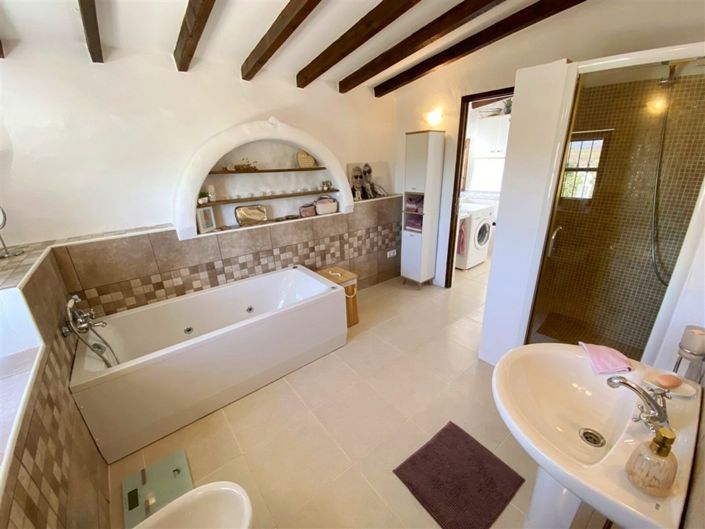 Image No.39-3 Bed Property for sale
