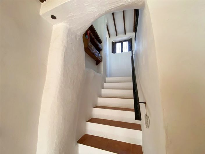 Image No.44-3 Bed Property for sale