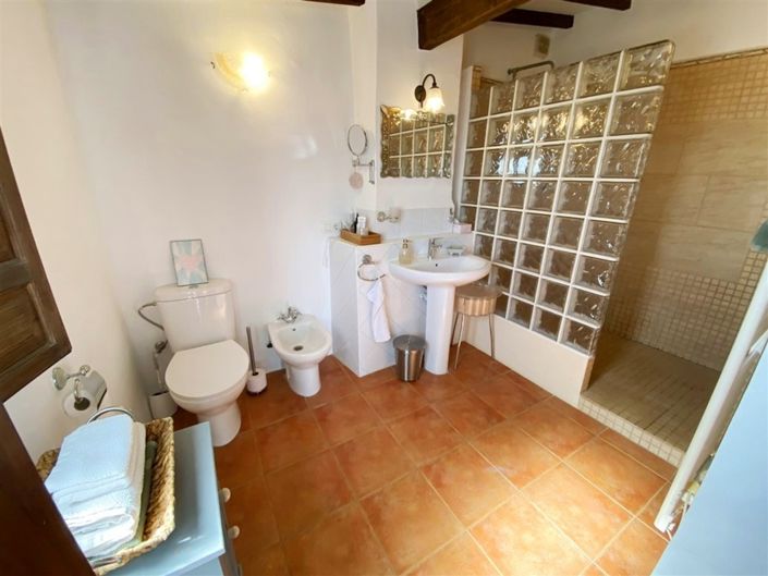 Image No.50-3 Bed Property for sale