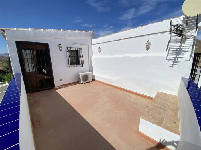 Image No.53-3 Bed Property for sale