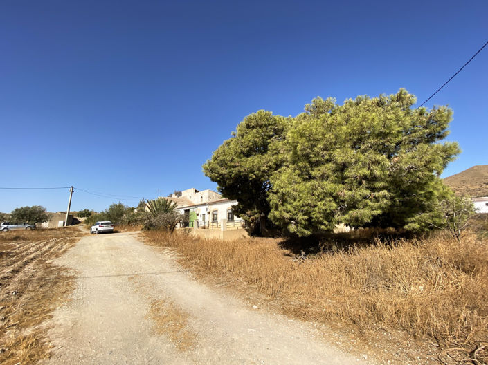 Image No.37-3 Bed Property for sale