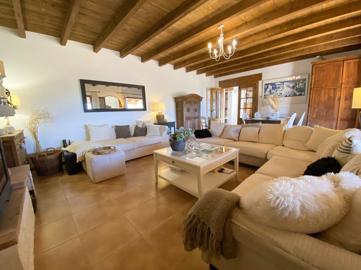 Image No.20-4 Bed Property for sale