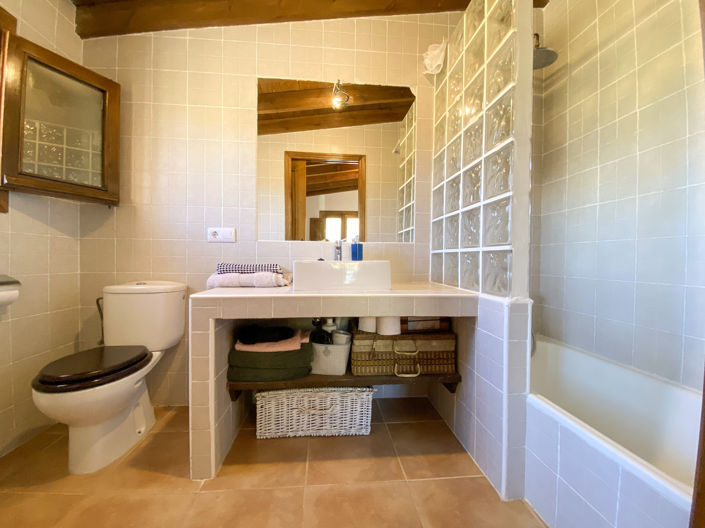 Image No.26-4 Bed Property for sale
