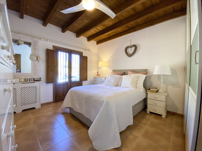 Image No.30-4 Bed Property for sale
