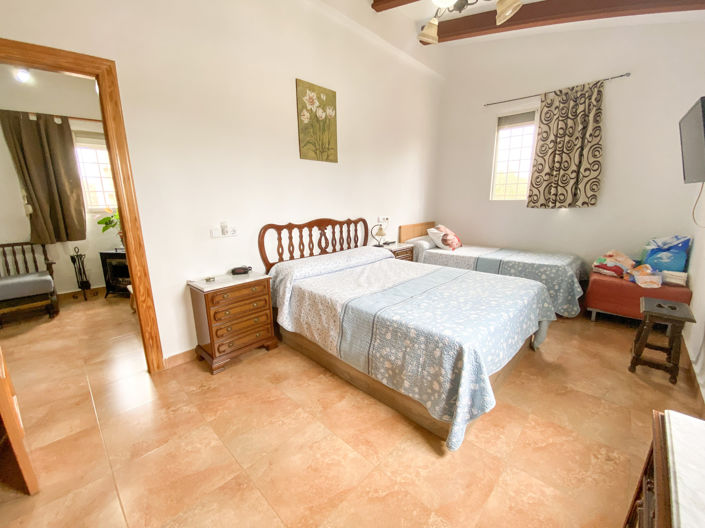 Image No.16-2 Bed Property for sale