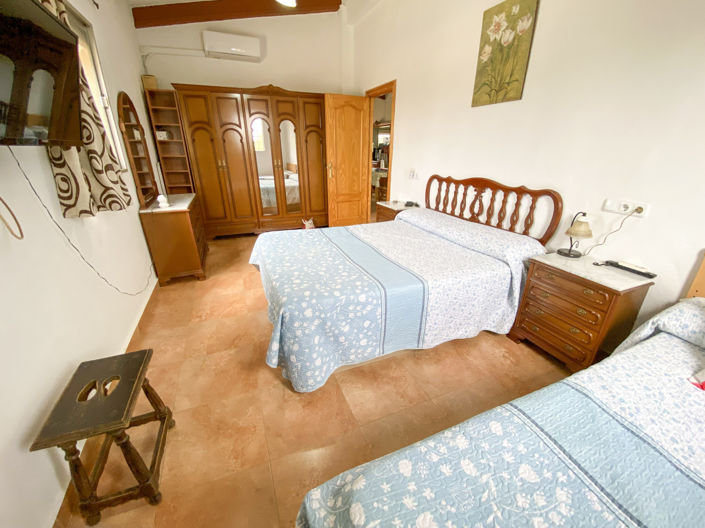 Image No.17-2 Bed Property for sale