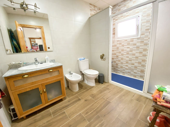 Image No.21-2 Bed Property for sale