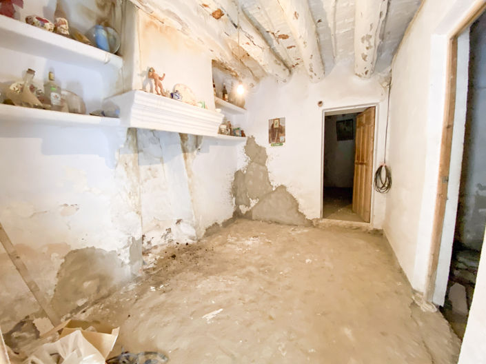 Image No.18-3 Bed Property for sale