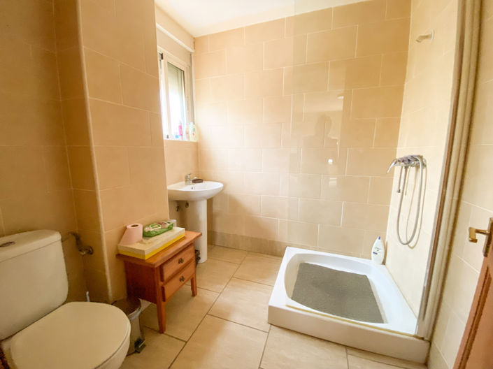 Image No.18-3 Bed Property for sale