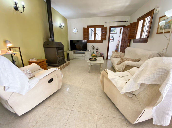 Image No.17-3 Bed Property for sale