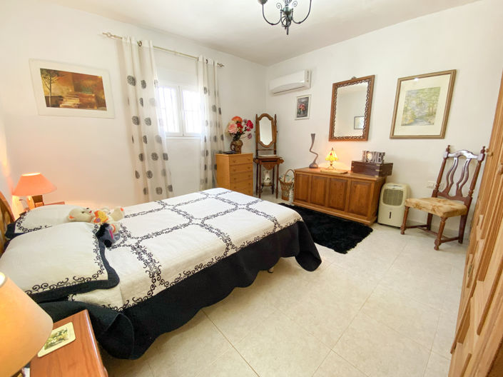 Image No.19-3 Bed Property for sale
