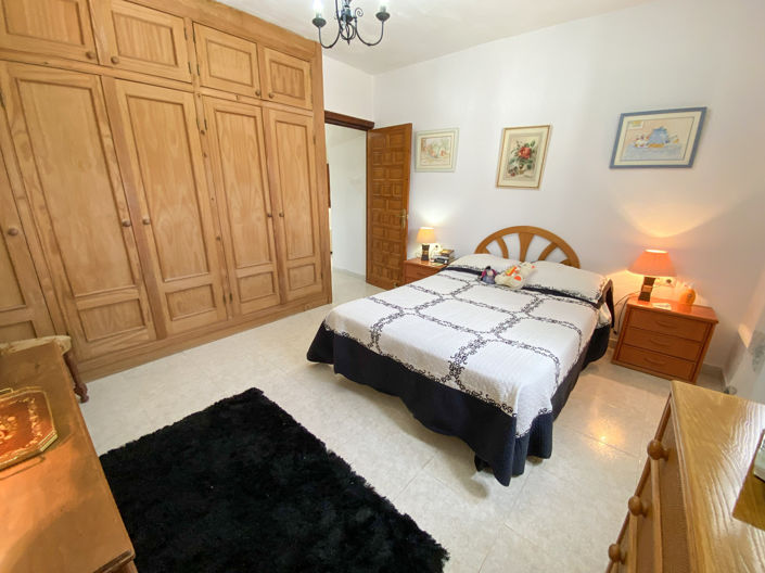 Image No.20-3 Bed Property for sale